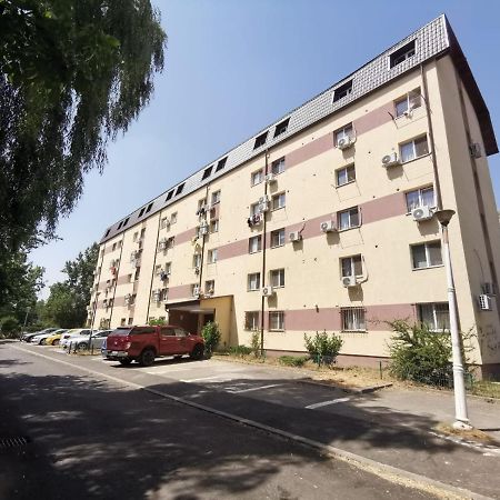 Holidays Inn Studio Boekarest Buitenkant foto