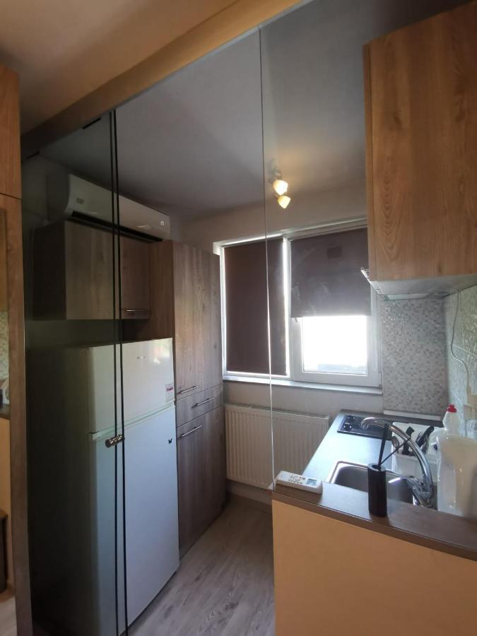 Holidays Inn Studio Boekarest Buitenkant foto